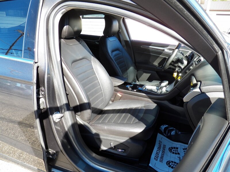 2015 Ford Fusion SE AWD - Photo 13 - Mishawaka, IN 46545