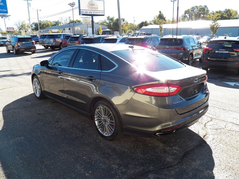 2015 Ford Fusion SE AWD - Photo 3 - Mishawaka, IN 46545