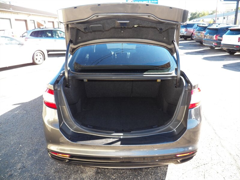 2015 Ford Fusion SE AWD - Photo 11 - Mishawaka, IN 46545