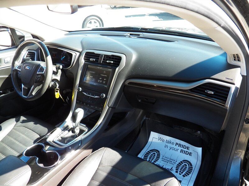 2015 Ford Fusion SE AWD - Photo 14 - Mishawaka, IN 46545