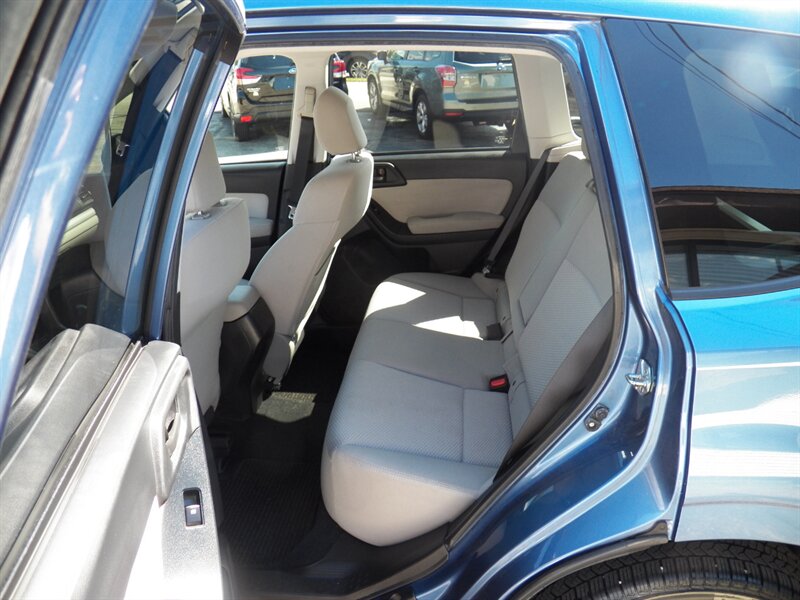 2015 Subaru Forester 2.5i Premium AWD - Photo 12 - Mishawaka, IN 46545