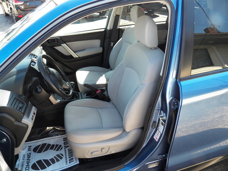 2015 Subaru Forester 2.5i Premium AWD - Photo 11 - Mishawaka, IN 46545