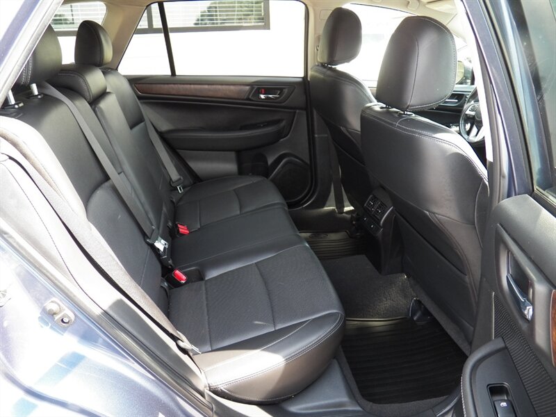 2015 Subaru Outback 2.5i Limited AWD - Photo 9 - Mishawaka, IN 46545