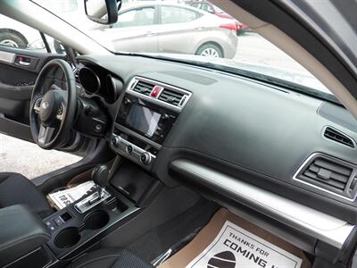 2017 Subaru Outback 2.5i Premium AWD - Photo 14 - Mishawaka, IN 46545