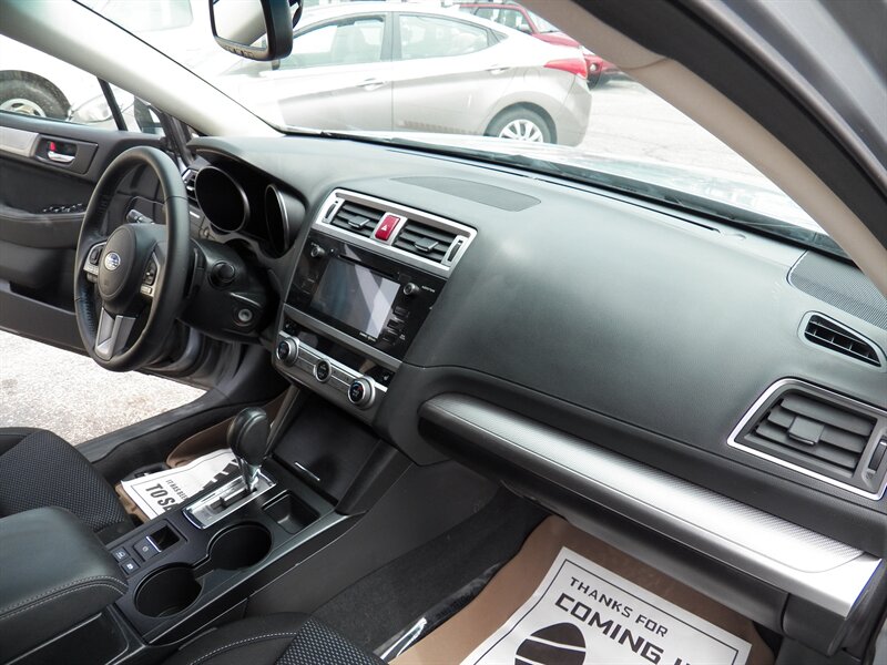 2017 Subaru Outback 2.5i Premium AWD - Photo 14 - Mishawaka, IN 46545