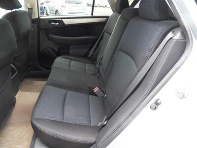 2017 Subaru Outback 2.5i Premium AWD - Photo 10 - Mishawaka, IN 46545