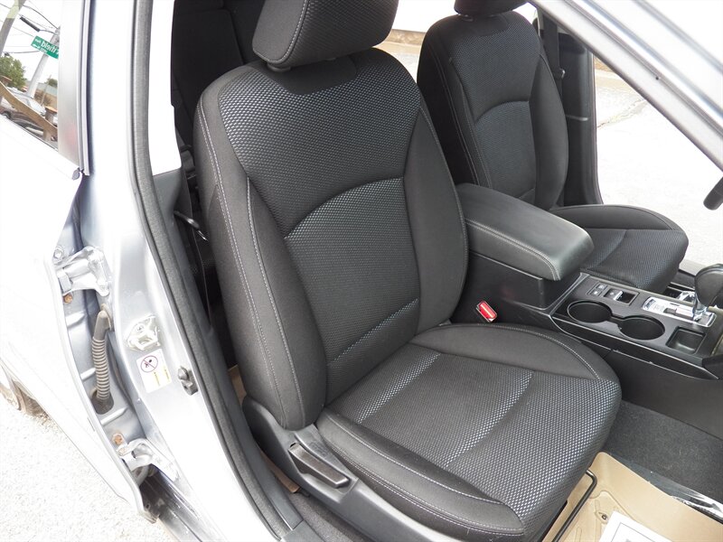 2017 Subaru Outback 2.5i Premium AWD - Photo 13 - Mishawaka, IN 46545