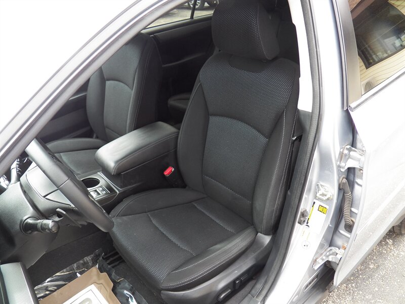2017 Subaru Outback 2.5i Premium AWD - Photo 8 - Mishawaka, IN 46545