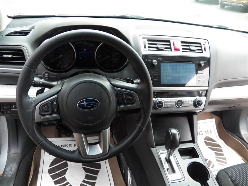 2017 Subaru Outback 2.5i Premium AWD - Photo 17 - Mishawaka, IN 46545