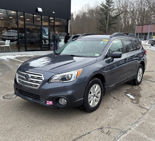 2017 Subaru Outback 2.5i Premium  AWD - Photo 1 - Mishawaka, IN 46545