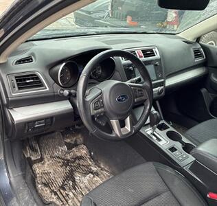 2017 Subaru Outback 2.5i Premium  AWD - Photo 4 - Mishawaka, IN 46545