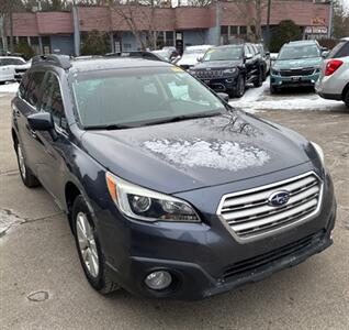 2017 Subaru Outback 2.5i Premium  AWD - Photo 2 - Mishawaka, IN 46545