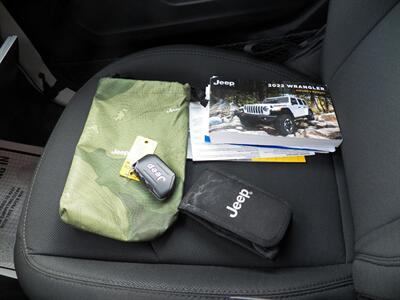 2022 Jeep Wrangler Sport  4x4 - Photo 31 - Mishawaka, IN 46545