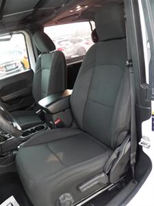 2022 Jeep Wrangler Sport  4x4 - Photo 10 - Mishawaka, IN 46545
