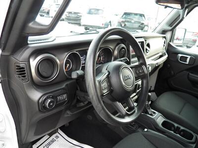 2022 Jeep Wrangler Sport  4x4 - Photo 9 - Mishawaka, IN 46545
