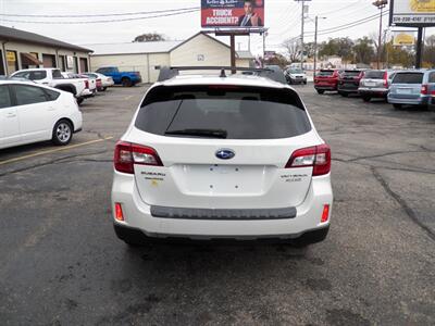 2017 Subaru Outback 2.5i Premium  AWD - Photo 4 - Mishawaka, IN 46545