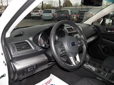 2017 Subaru Outback 2.5i Premium  AWD - Photo 12 - Mishawaka, IN 46545