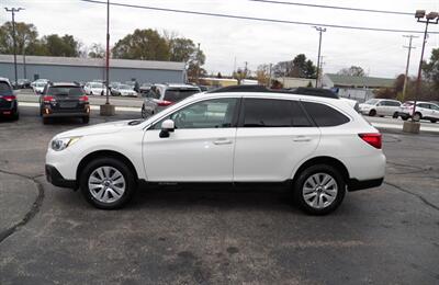 2017 Subaru Outback 2.5i Premium  AWD - Photo 6 - Mishawaka, IN 46545