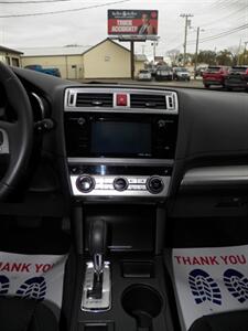 2017 Subaru Outback 2.5i Premium  AWD - Photo 20 - Mishawaka, IN 46545