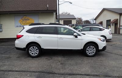 2017 Subaru Outback 2.5i Premium  AWD - Photo 2 - Mishawaka, IN 46545