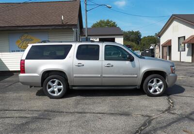 2009 Chevrolet Suburban LT  4WD - Photo 2 - Mishawaka, IN 46545