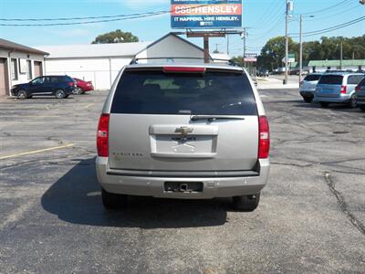 2009 Chevrolet Suburban LT  4WD - Photo 4 - Mishawaka, IN 46545