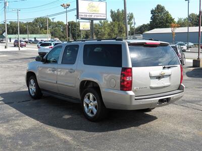 2009 Chevrolet Suburban LT  4WD - Photo 5 - Mishawaka, IN 46545