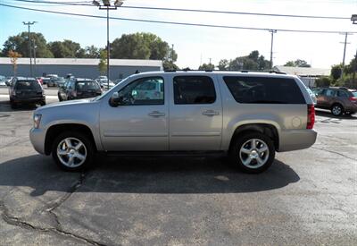 2009 Chevrolet Suburban LT  4WD - Photo 6 - Mishawaka, IN 46545