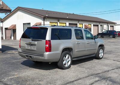 2009 Chevrolet Suburban LT  4WD - Photo 3 - Mishawaka, IN 46545