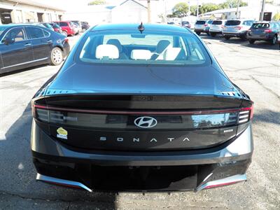 2024 Hyundai SONATA Hybrid SEL   - Photo 3 - Mishawaka, IN 46545