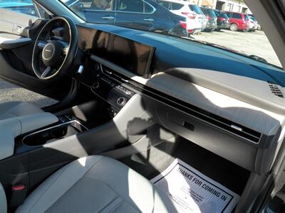 2024 Hyundai SONATA Hybrid SEL   - Photo 13 - Mishawaka, IN 46545