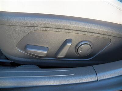 2024 Hyundai SONATA Hybrid SEL   - Photo 8 - Mishawaka, IN 46545