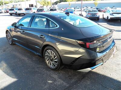 2024 Hyundai SONATA Hybrid SEL   - Photo 2 - Mishawaka, IN 46545