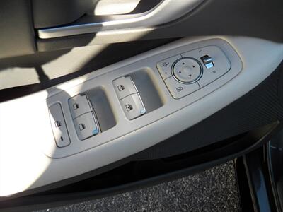 2024 Hyundai SONATA Hybrid SEL   - Photo 21 - Mishawaka, IN 46545