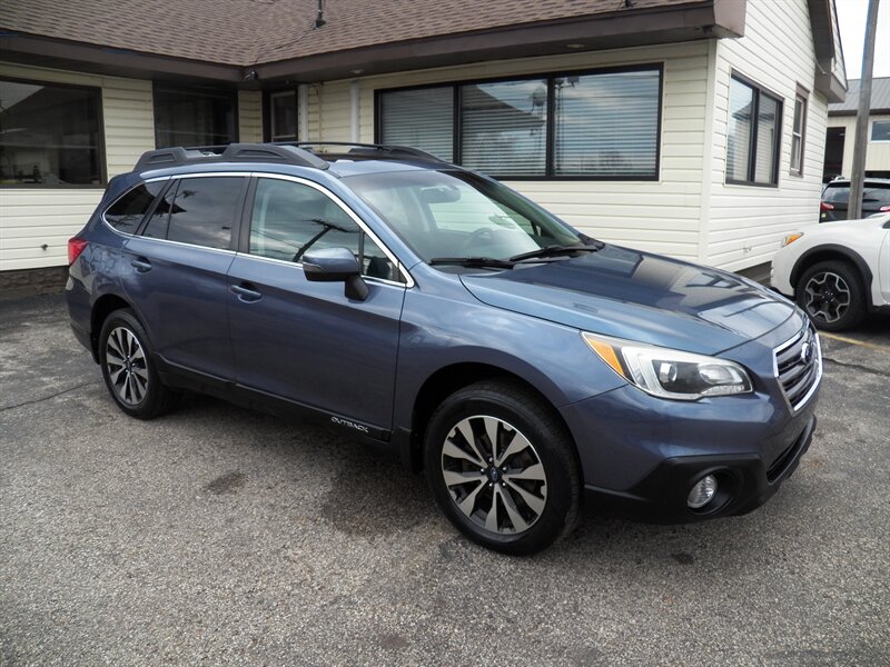 2017 Subaru Outback 2.5i Limited  AWD - Photo 1 - Mishawaka, IN 46545