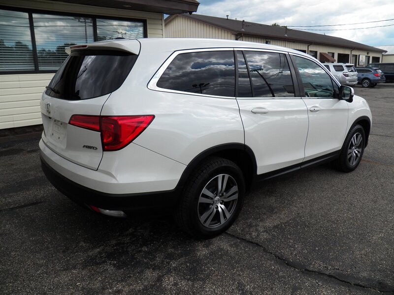 2017 Honda Pilot EX-L AWD - Photo 2 - Mishawaka, IN 46545