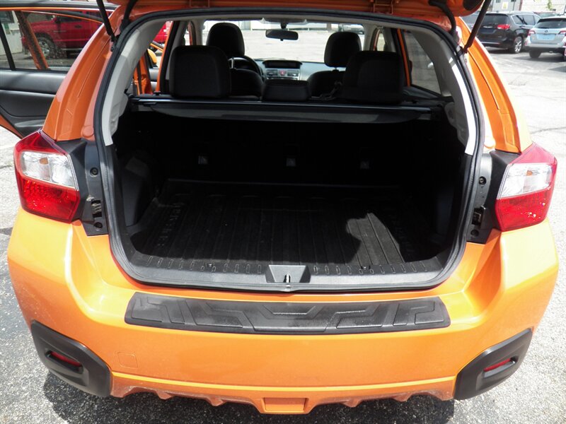 2014 Subaru XV Crosstrek Limited Package AWD - Photo 10 - Mishawaka, IN 46545
