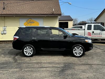 2010 Toyota Highlander Hybrid Limited  AWD - Photo 2 - Mishawaka, IN 46545