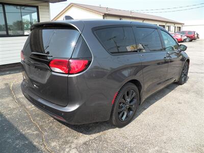 2018 Chrysler Pacifica Touring Plus   - Photo 3 - Mishawaka, IN 46545