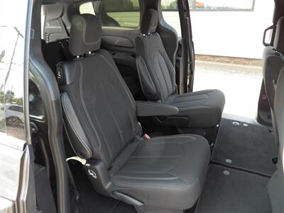 2018 Chrysler Pacifica Touring Plus   - Photo 14 - Mishawaka, IN 46545