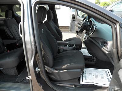 2018 Chrysler Pacifica Touring Plus   - Photo 15 - Mishawaka, IN 46545