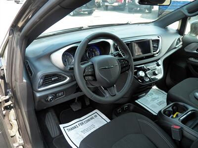 2018 Chrysler Pacifica Touring Plus   - Photo 7 - Mishawaka, IN 46545