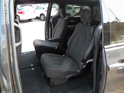 2018 Chrysler Pacifica Touring Plus   - Photo 10 - Mishawaka, IN 46545