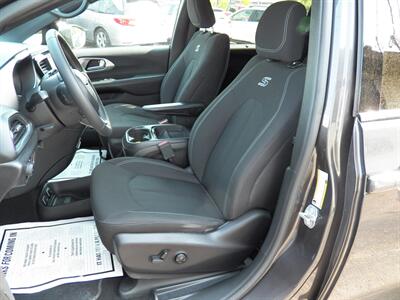 2018 Chrysler Pacifica Touring Plus   - Photo 8 - Mishawaka, IN 46545