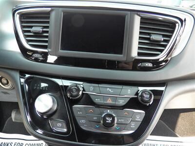 2018 Chrysler Pacifica Touring Plus   - Photo 18 - Mishawaka, IN 46545