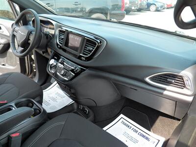 2018 Chrysler Pacifica Touring Plus   - Photo 16 - Mishawaka, IN 46545