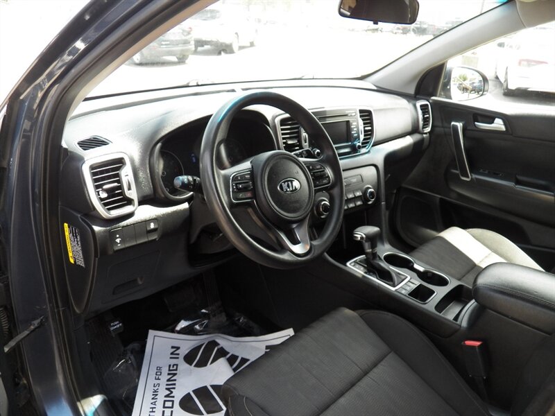 2017 Kia Sportage LX AWD - Photo 4 - Mishawaka, IN 46545