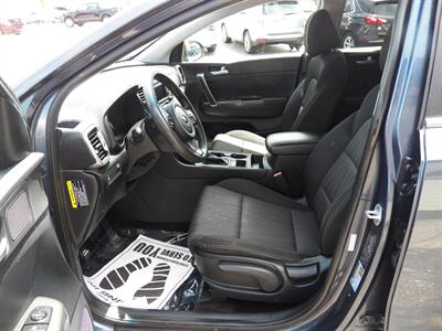 2017 Kia Sportage LX AWD - Photo 5 - Mishawaka, IN 46545