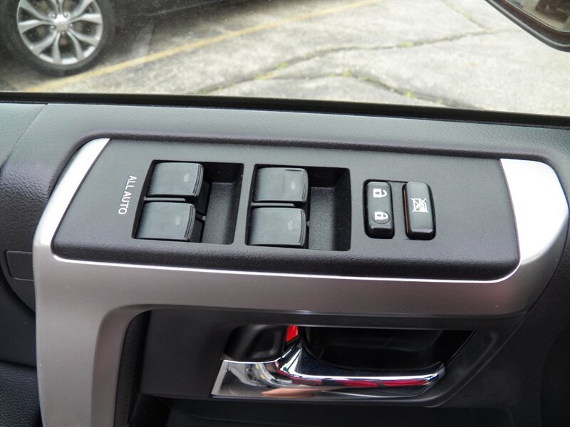2018 Toyota 4Runner SR5 Premium 4X4 - Photo 16 - Mishawaka, IN 46545