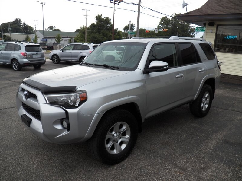 2018 Toyota 4Runner SR5 Premium 4X4 - Photo 4 - Mishawaka, IN 46545